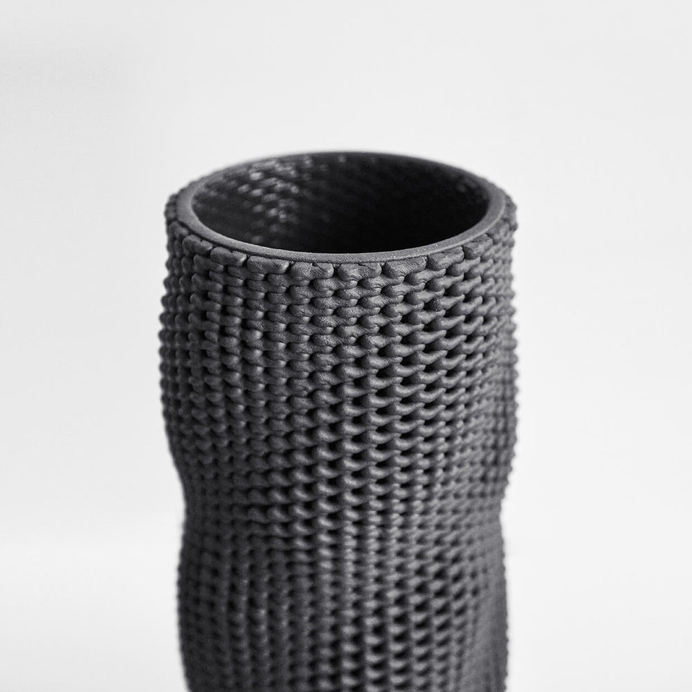 Kilim - 3d printed woven ceramic vase by studio Drag And Drop